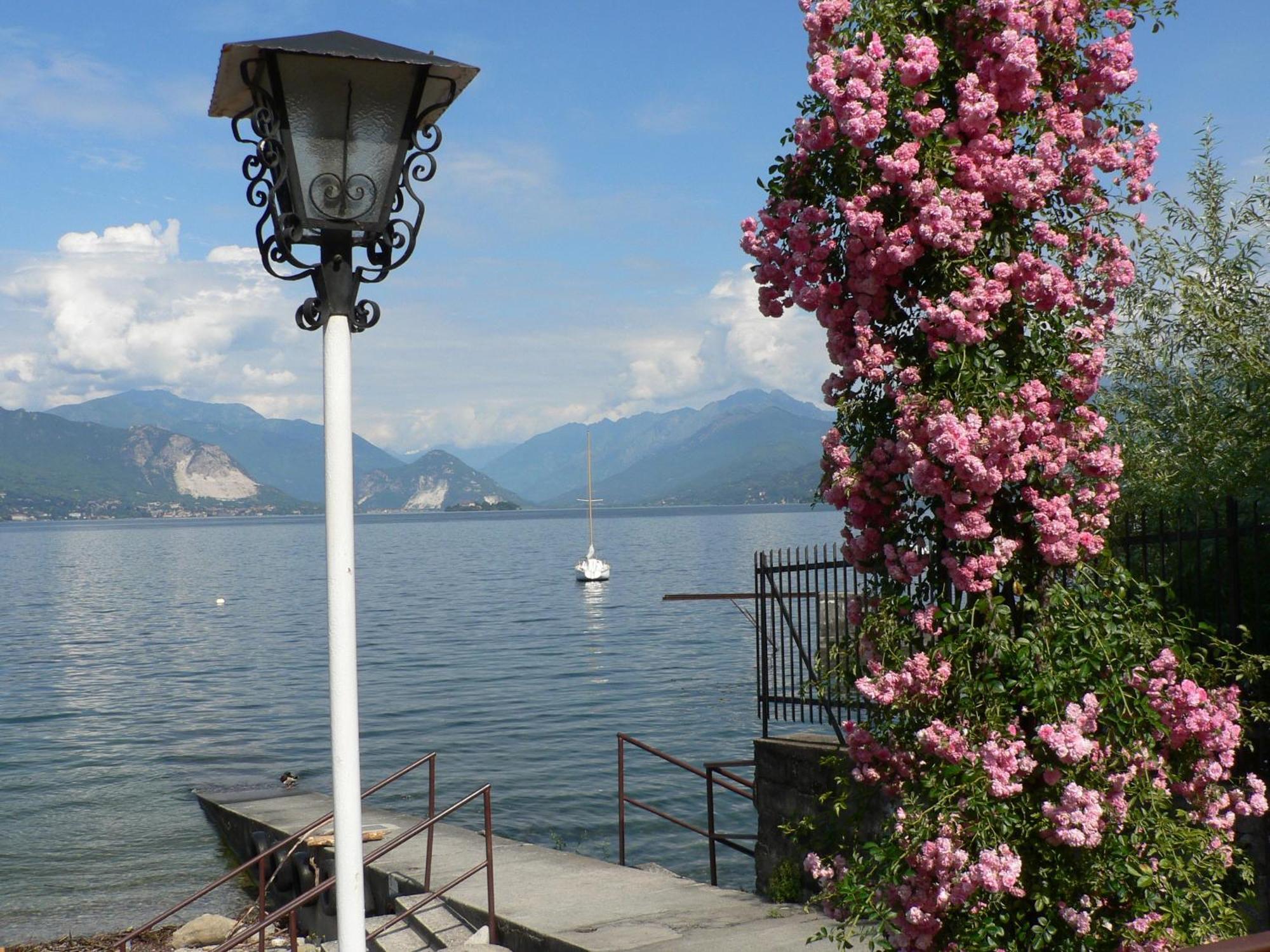 Albergo Riva Reno Di Leggiuno Exterior foto