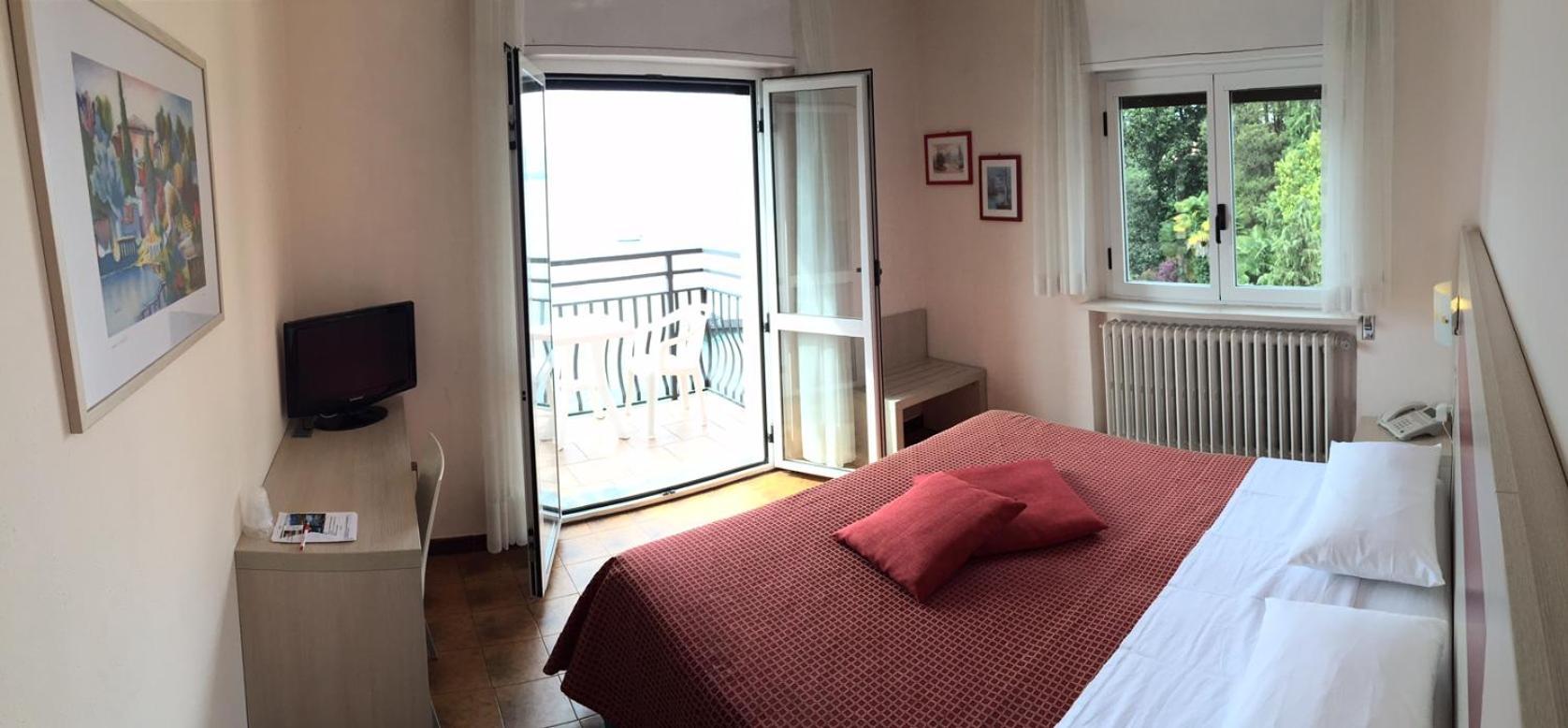 Albergo Riva Reno Di Leggiuno Habitación foto